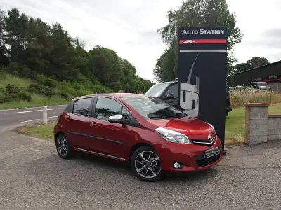 Used Toyota Yaris Trend 99 HP (72 kW) 2013 Red Hatchback