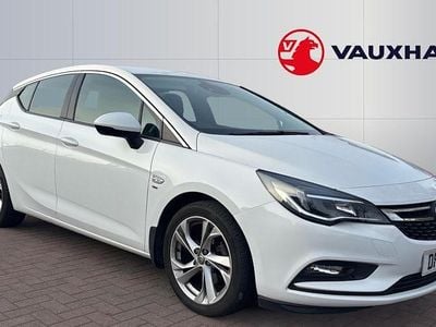 Used Vauxhall Astra SRi 150 HP (110 kW) 2019 White Hatchback