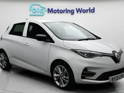 Used Renault Zoe Iconic 100 kW (136 HP) 2023 White Hatchback