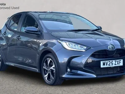 Usata Toyota Yaris Hybrid Design 116 CV (85 kW) 2025 Grigio Utilitaria