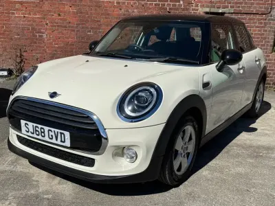 Używany Mini Cooper Hatch 136 KM (100 kW) 2018 Biały Hatchback