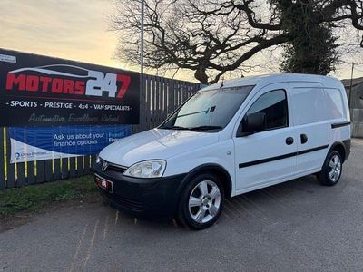 Used Vauxhall Combo 75 HP (55 kW) 2011 White MPV