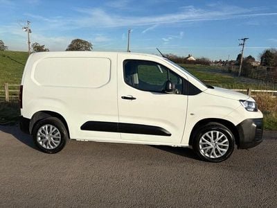 Used Citroën Berlingo 100 HP (73 kW) 2021 White MPV