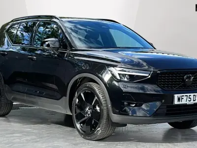 Usado Volvo XC40 Plus 197 CV (144 kW) 2025 Negro SUV