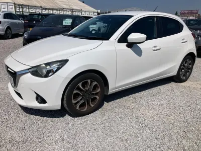Used Mazda 2 Inclusive 90 HP (66 kW) 2016 White Hatchback