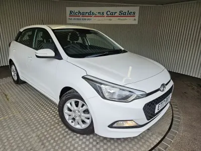 Używany Hyundai i20 SE 84 KM (61 kW) 2017 Biały Hatchback