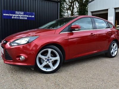 Used Ford Focus Titanium 115 HP (84 kW) 2014 Red Hatchback