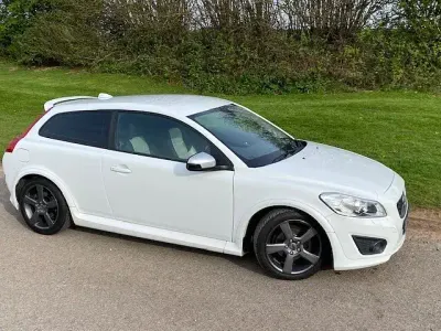 Usado Volvo C30 R-Design 145 HP (106 kW) 2011 Branco Citadino
