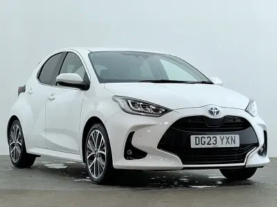 Used Toyota Yaris Hybrid 116 HP (85 kW) 2023 White Hatchback