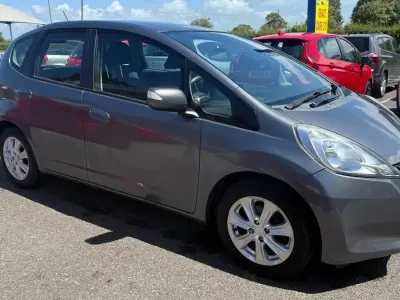 Used Honda Jazz ES 99 HP (72 kW) 2013 Grey Hatchback