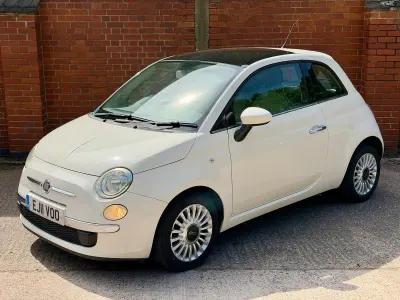 Used Fiat 500 Lounge 85 HP (62 kW) 2011 White Hatchback