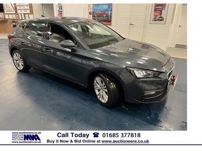 Usado Seat Leon SE Dynamic 110 CV (80 kW) 2020 Gris Utilitario