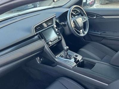 Begagnad Honda Civic SR 126 HK (92 kW) 2022 Vit Halvkombi