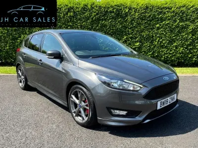 Usado Ford Focus ST-Line X 182 CV (133 kW) 2018 Gris Utilitario