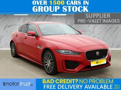 Begagnad Jaguar XE R-Dynamic 180 HK (132 kW) 2019 Röd Sedan