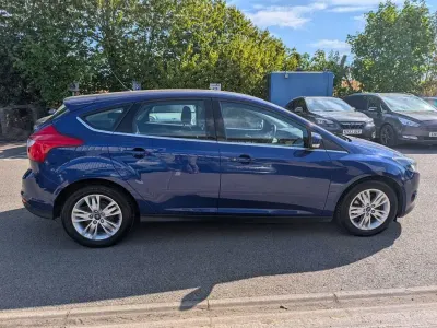 Used Ford Focus Titanium 109 HP (80 kW) 2014 Blue Hatchback