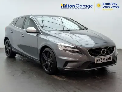 Usado Volvo V40 R-Design 2019 Gris Utilitario