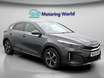 Usado Kia XCeed 141 HP (103 kW) 2024 Cinzento SUV