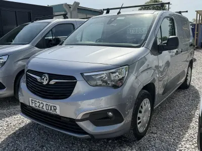 Usado Vauxhall Combo Sportive 100 CV (73 kW) 2022 Gris Monovolumen