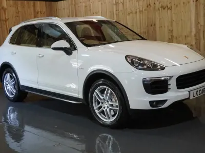 Used Porsche Cayenne 385 HP (283 kW) 2016 White SUV