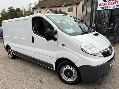 Second-hand Vauxhall Vivaro 115 CP (84 kW) 2013 Alb Monovolum