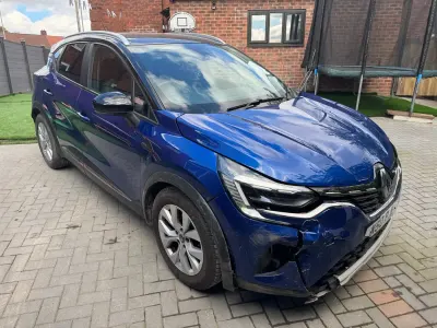 Begagnad Renault Captur Iconic 2021 Blå SUV