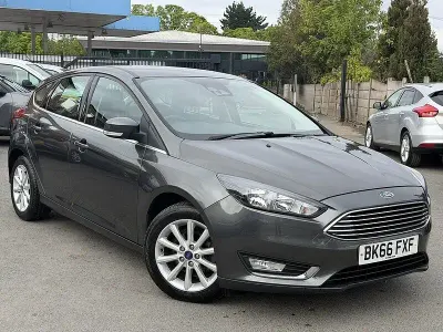 Used Ford Focus Titanium 125 HP (91 kW) 2016 Grey Hatchback
