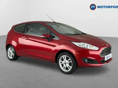 Usado Ford Fiesta Zetec 82 HP (60 kW) 2016 Vermelho Citadino