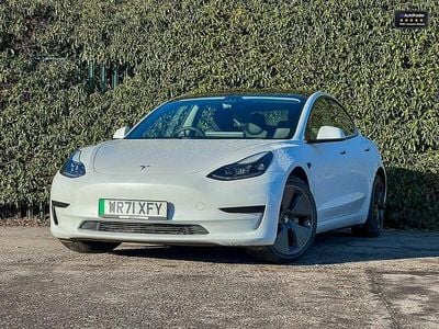 White Used 2021 Tesla Model 3 Standard Range Sedan | £18,995 (Fair price)
