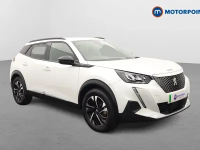 Begagnad Peugeot e-2008 Allure+ 100 kW (136 HK) 2023 Vit SUV