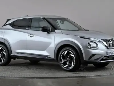 Usado Nissan Juke N-Connecta 114 HP (83 kW) 2023 Prateado SUV