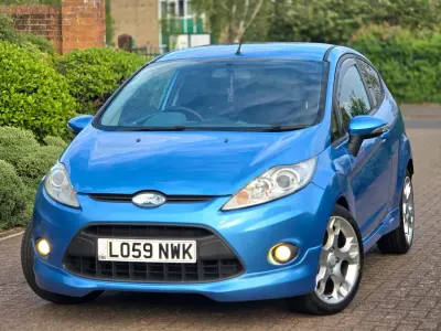 Second-hand Ford Fiesta Zetec 2010 Albastru Hatchback