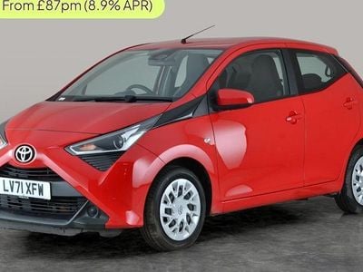 Used Toyota Aygo X-play 72 HP (52 kW) 2021 Red Hatchback