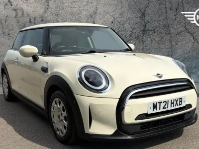 Used Mini ONE Classic 101 HP (74 kW) 2021 White Hatchback