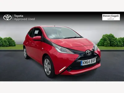 Used Toyota Aygo X-play 69 HP (50 kW) 2015 Red Hatchback