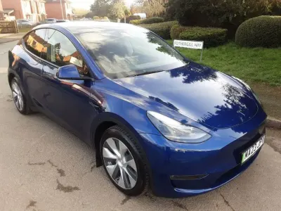 Begagnad Tesla Model Y Long Range AWD 11 kW (15 HK) 2023 Blå SUV