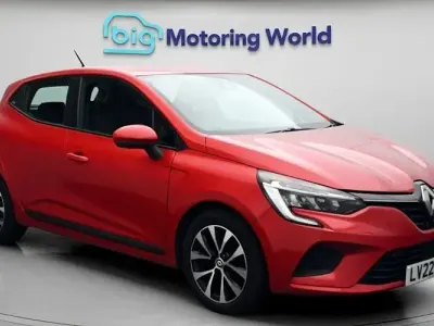 Used Renault Clio Iconic 90 HP (66 kW) 2022 Red Hatchback