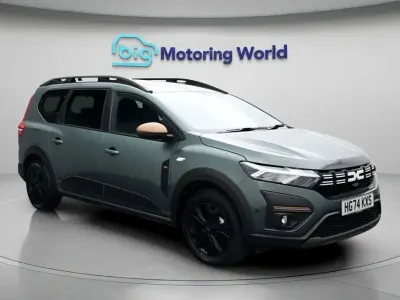 Used Dacia Jogger Extreme 140 HP (102 kW) 2024 Green MPV