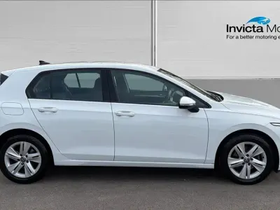 Usado VW Golf VIII Life 150 CV (110 kW) 2023 Blanco Utilitario