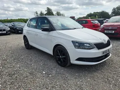 Used Skoda Fabia Colour Edition 90 HP (66 kW) 2016 White Hatchback