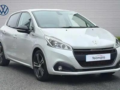 Used Peugeot 208 GT-line 108 HP (79 kW) 2017 White Hatchback