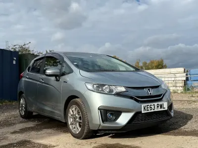 Used Honda Fit 132 HP (97 kW) 2013 White Hatchback