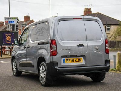 Used Peugeot Partner S 100 HP (73 kW) 2019 Grey MPV