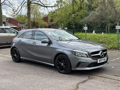 Begagnad Mercedes A180 2017 Grå Halvkombi