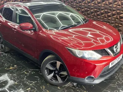 Used Nissan Qashqai N-Connecta 116 HP (85 kW) 2017 Red SUV