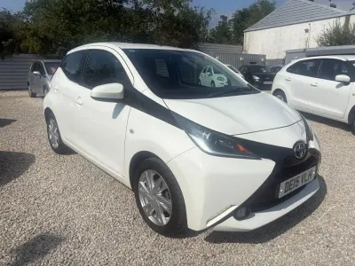 Used Toyota Aygo x-press 69 HP (50 kW) 2015 White Hatchback