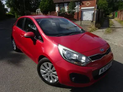 Used Kia Rio 85 HP (62 kW) 2012 Red Hatchback