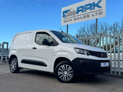 Second-hand Peugeot Partner Premium 2023 Alb Monovolum