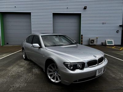 Usado BMW 745 Executive 2022 Plateado Berlina