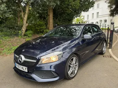Begagnad Mercedes A200 AMG line 2017 Blå Halvkombi